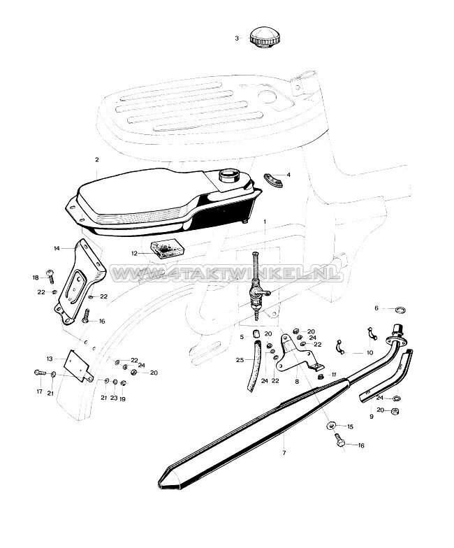 F6 - BENZINETANK EN UITLAAT