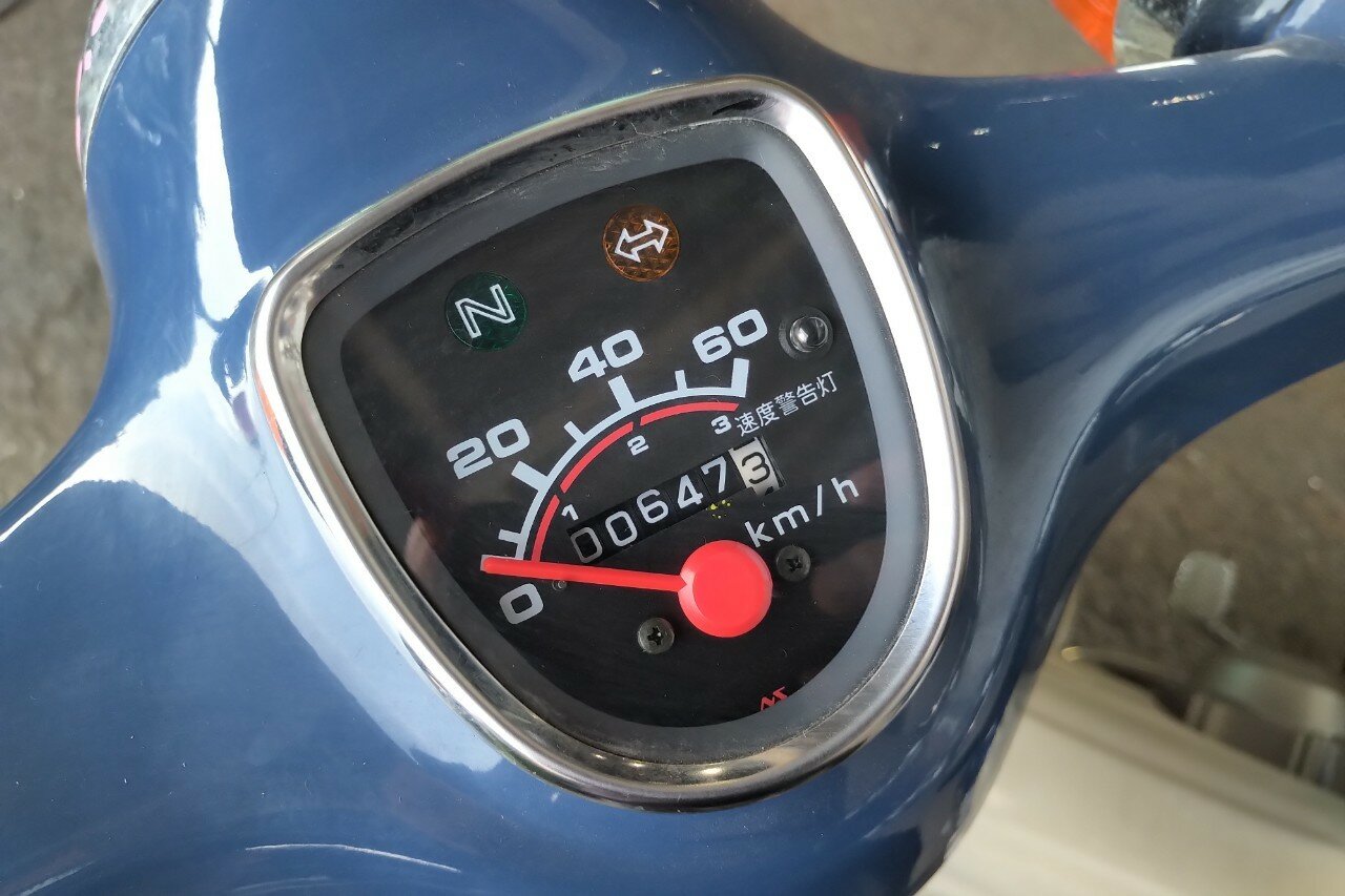 VERKOCHT  ! Honda C50 NT, blauw, 647km. Met kenteken !