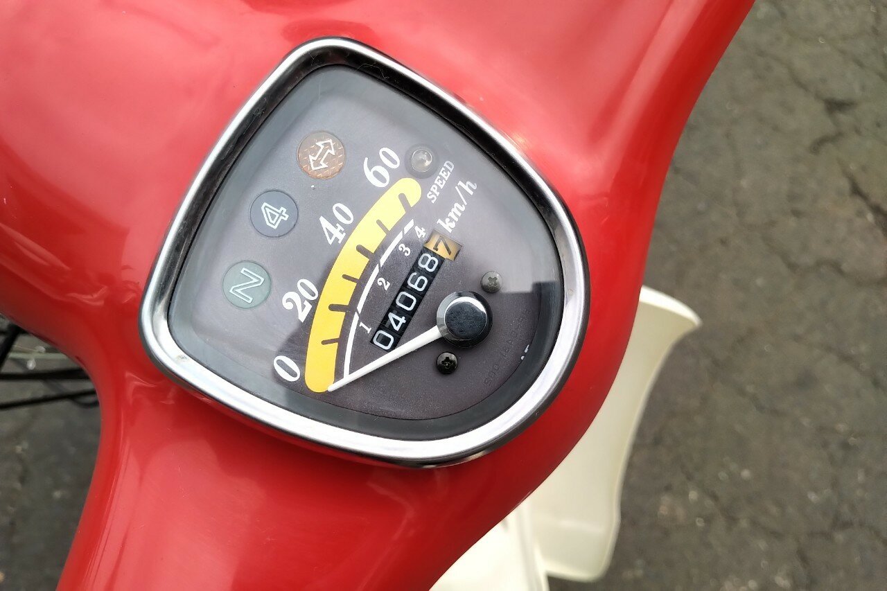 VERKOCHT ! Honda C50 Little cub, rood, 4068km