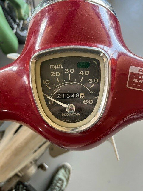 VERKOCHT! Honda C70 OT, rood, 21348 mijl