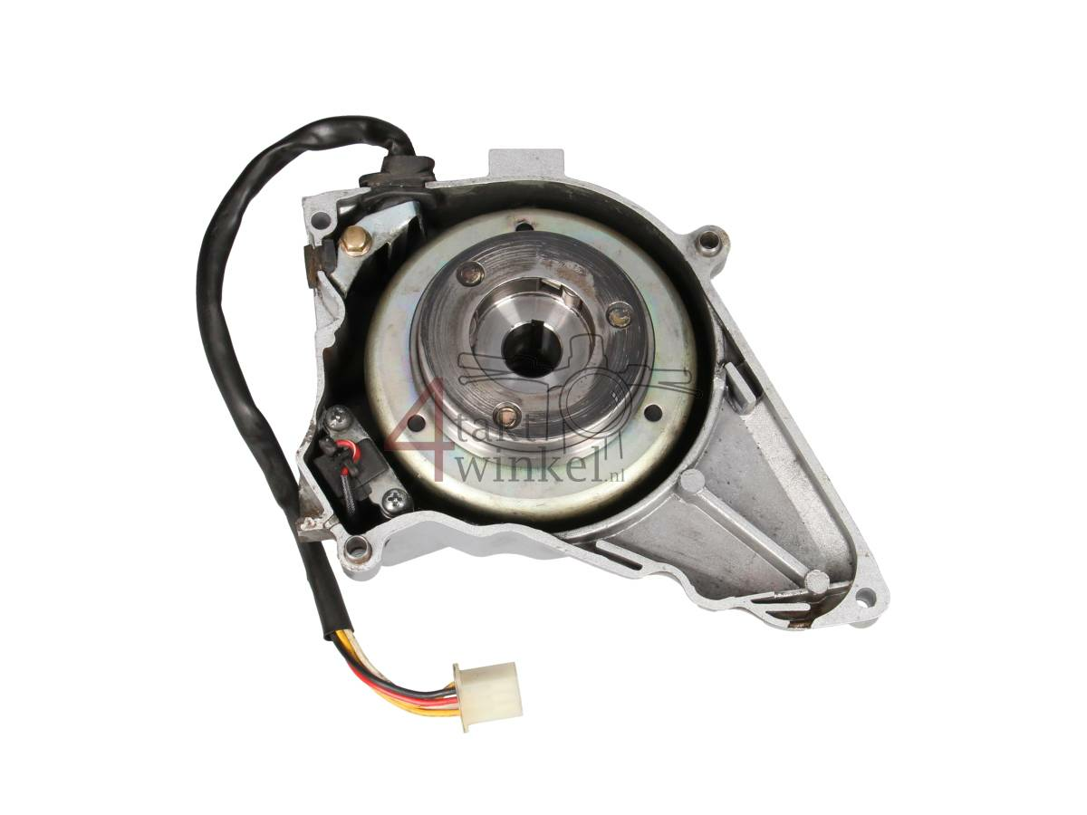 Ontstekingcarter Skyteam  met spoelen en vliewiel, startmotor onder,  gebruikt product