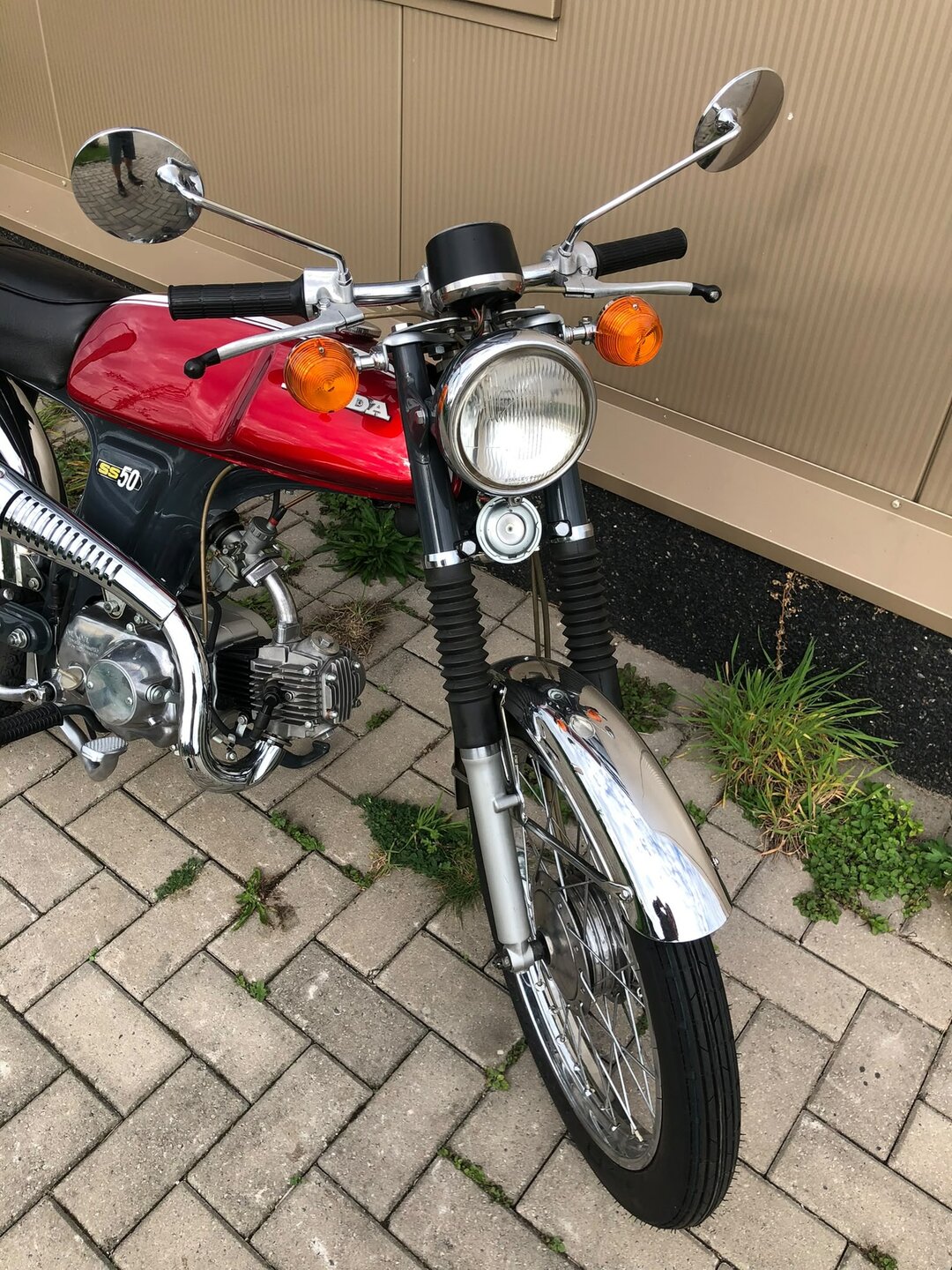 Honda SS50 K1, gerestaureerd Rood