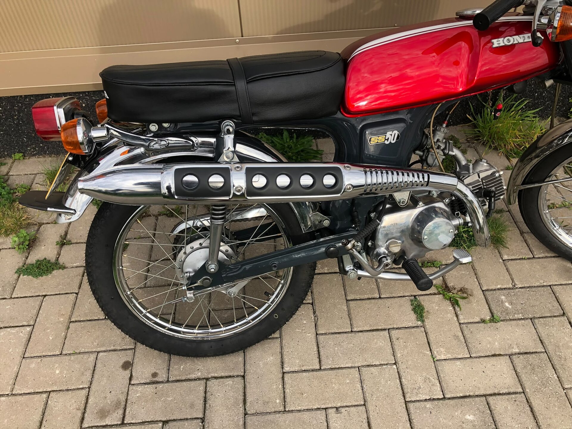 Honda SS50 K1, gerestaureerd Rood