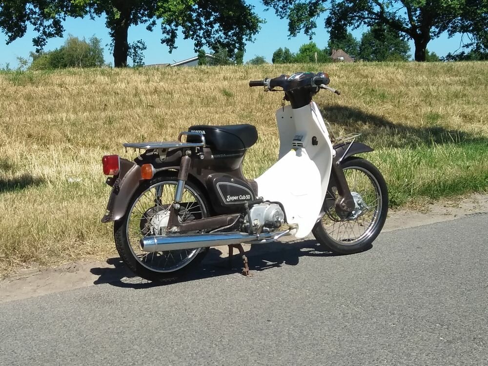 VERKOCHT ! Honda C50 NT Japans, bruin, 4525 km, met kenteken