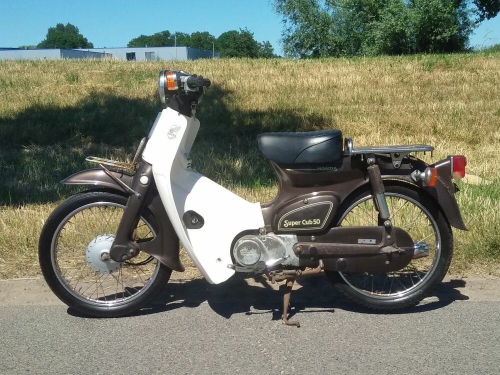 VERKOCHT ! Honda C50 NT Japans, bruin, 4525 km, met kenteken