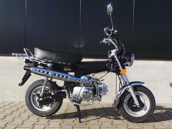 VERKOCHT Zhenhua DX 50 (Dax type), ZWART, 50cc bromfiets