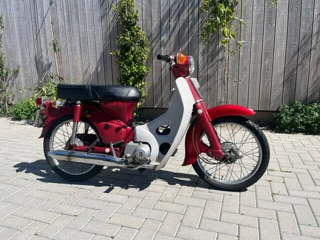 Honda C70 OT, rood, 21348 mijl