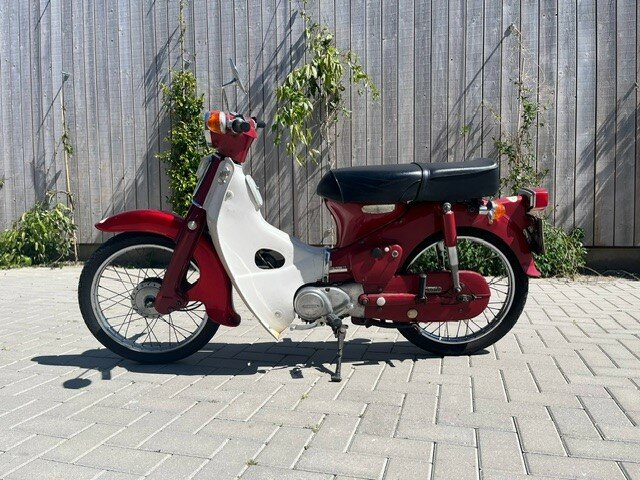 Honda C70 OT, rood, 21348 mijl