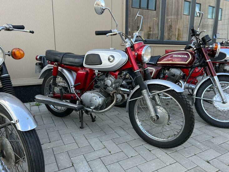 Honda SS125a met kenteken