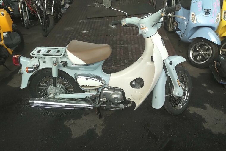 VERWACHT: Honda C50 Little Cub, Japans, Licht blauw, 3342 km