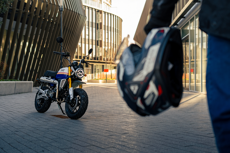 TE HUUR: Bluroc X-Bongo 50cc