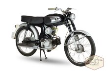 Honda C320s, zwart