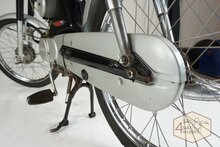 Honda C320s, zwart