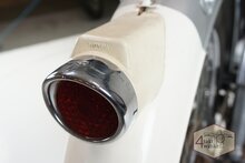 Honda C320s, zwart