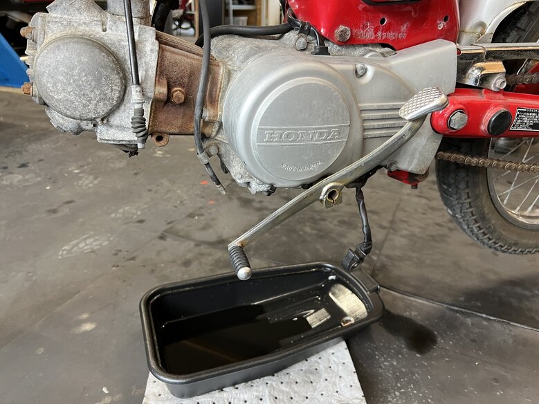 Hoe en hoe vaak moet je de olie van je brommer vervangen?