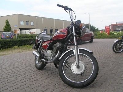 Honda CM200 candy rood, 24.082 mijl
