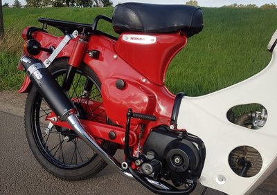 Honda C50 OT Japans (11-2015) Rood, 3321 km, gerestaureerd! met kenteken!