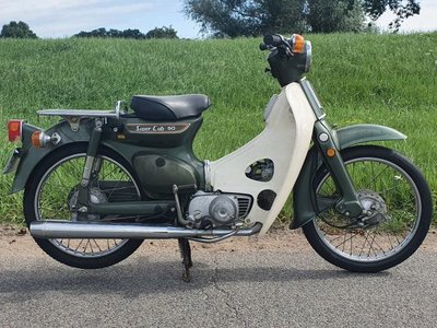 Honda C50 K1 Japans, 1527 km, met snorkenteken!
