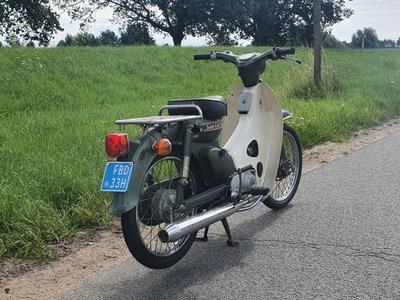 Honda C50 K1 Japans, 1527 km, met snorkenteken!