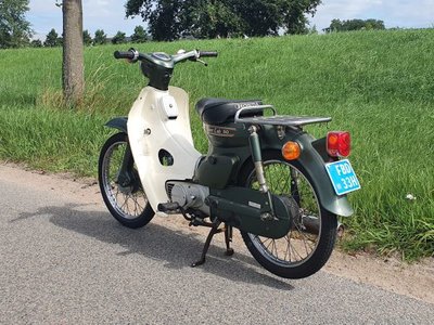 Honda C50 K1 Japans, 1527 km, met snorkenteken!