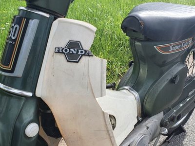 Honda C50 K1 Japans, 1527 km, met snorkenteken!