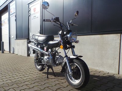 VERKOCHT Zhenhua DX 50 (Dax type), ZWART, 50cc bromfiets