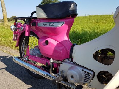 Honda C50 K1 Roze