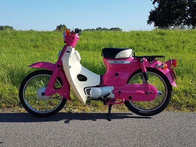 Honda C50 K1 Roze