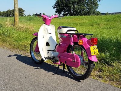 Honda C50 K1 Roze