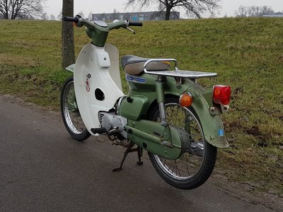 VERKOCHT ! Honda C50 K1 Japans, groen, 8225 km, met kenteken