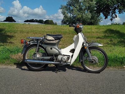 Honda C70 Japans, grijs, 6785km, met kenteken