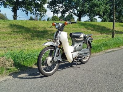 Honda C70 Japans, grijs, 6785km, met kenteken