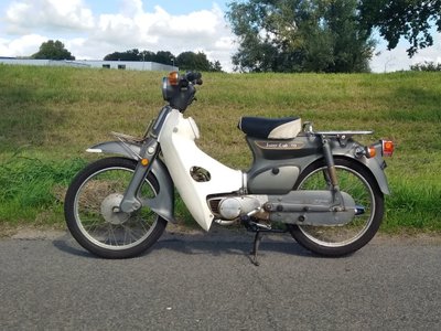 Honda C70 Japans, grijs, 6785km, met kenteken