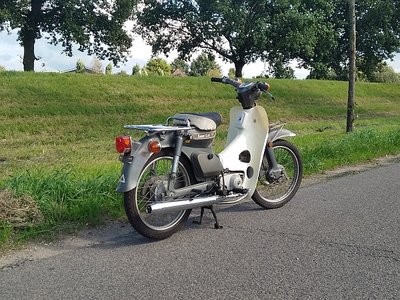 Honda C70 Japans, grijs, 6785km, met kenteken