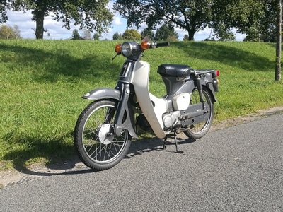 Honda C50 OT Japans, grijs, 26790 km, met kenteken