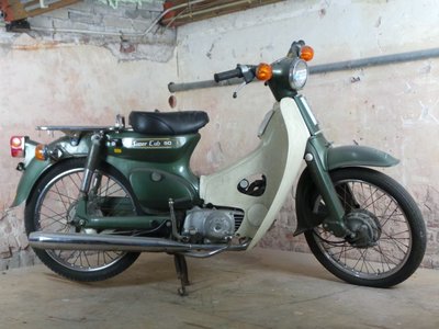 VERKOCHT! Honda C50 K1 Japans (06-2015) 6487 km, MET kenteken!