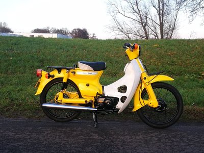 Honda C50 K1 Japans (44) Geel, met kenteken