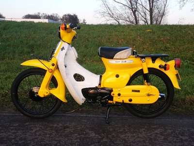 Honda C50 K1 Japans (44) Geel, met kenteken